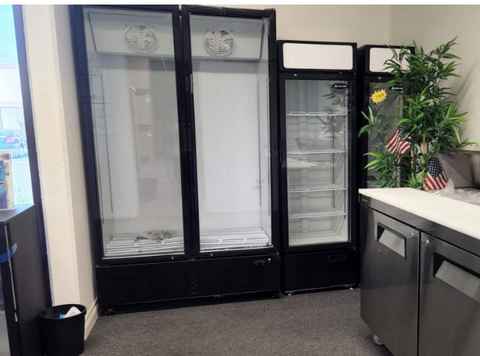 APR-303 22.8" Single Door Merchandiser Refrigerator 10 cu.ft APR-303 22.8" Single Door Merchandiser Refrigerator 10 cu.ft