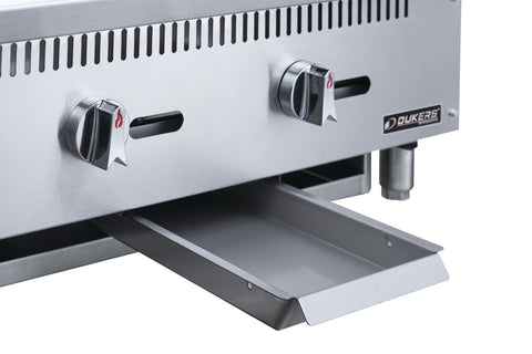 Dukers DCGM36 36 in. W Griddle with 3 Burners Dukers DCGM36 36 in. W Griddle with 3 Burners