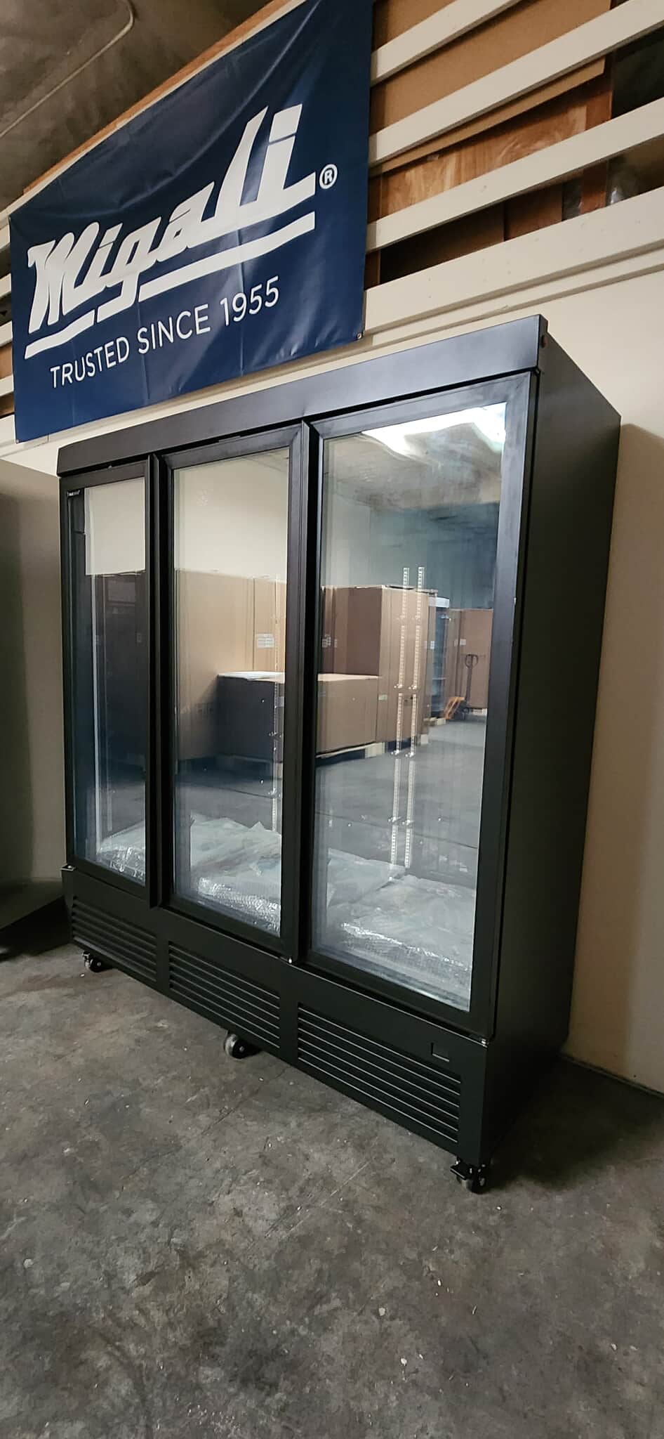 [Clearance]  TGDF70'' Three Section Glass Door Merchandiser display Freezer