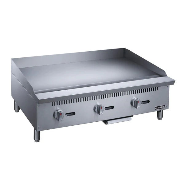 Dukers DCGT36 36 in. Thermostatic Griddle with 3 Burners