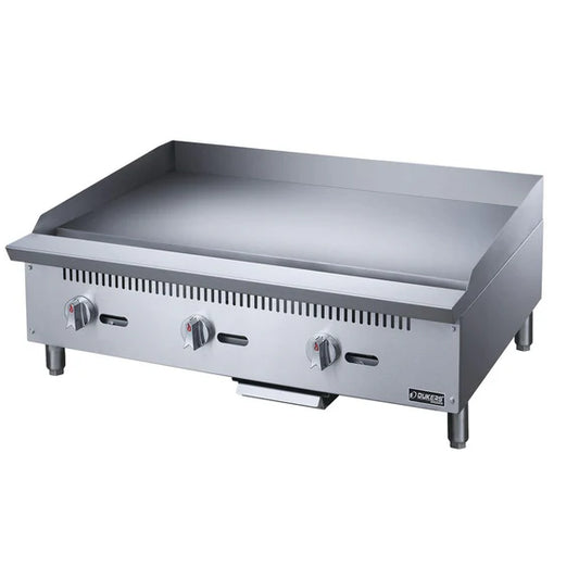 Dukers DCGT36 36 in. Thermostatic Griddle with 3 Burners
