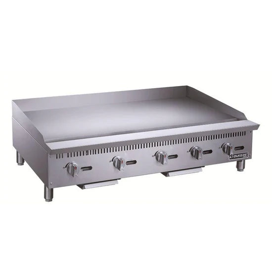 Dukers DCGT60 60 in. Thermostatic Griddle with 5 Burners