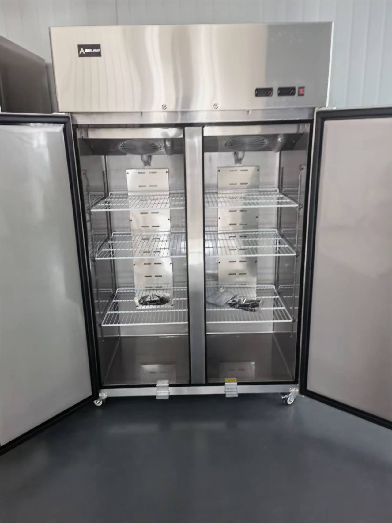 Commercial Refrigerator Freezer Combo, 2 door 36 Cu.ft Reach in Solid door  Upright Fridge Freezer Combination